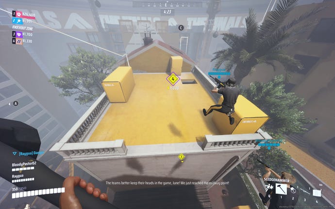 Players run across rooftops in The Finals.